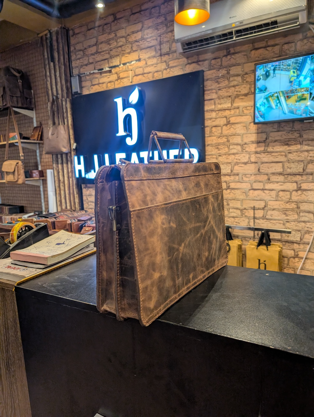 Wax Pullup Leather Handmade Laptop Bag - Image 2
