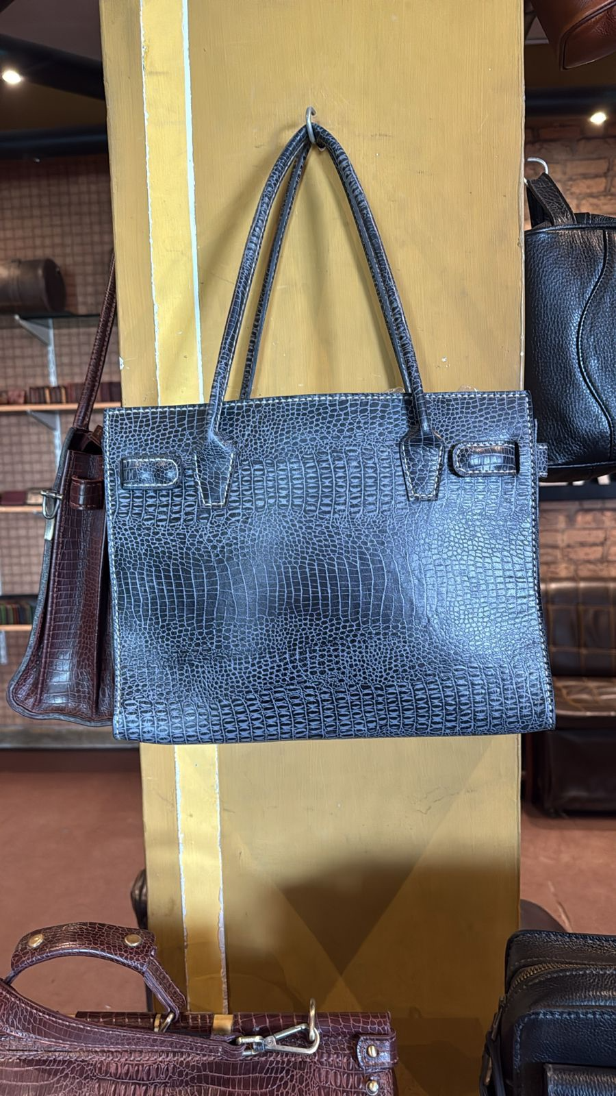Pure Leather Handmade Ladies Bag - Image 3